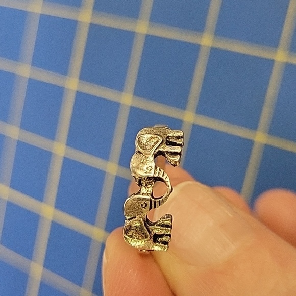 Felt's Fun Finds Jewelry - Elephant Pair Silver Tone Ring Size 8.5